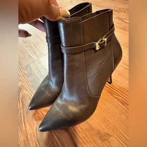 Michael Kors jet set 6 ankle booties